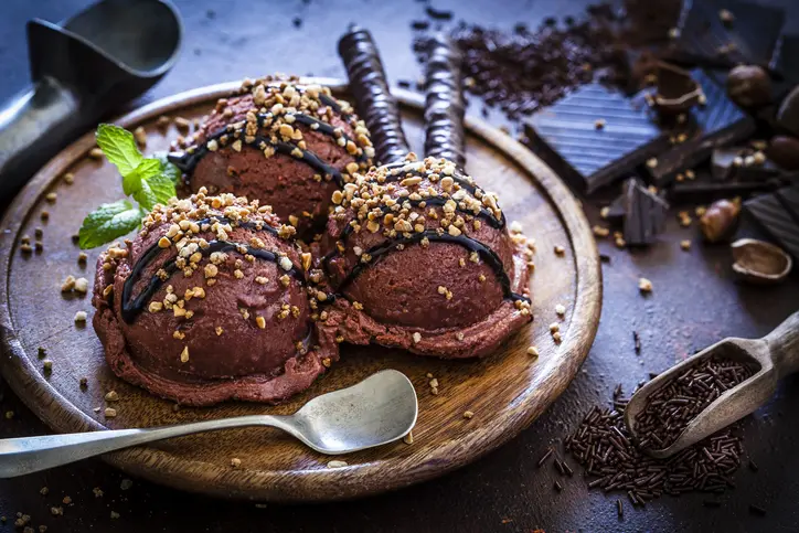 Cómo hacer helado de chocolate casero sin nata. Receta fácil.